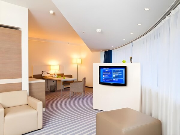 هتل هالیدی این موسکووسکی ووروتا